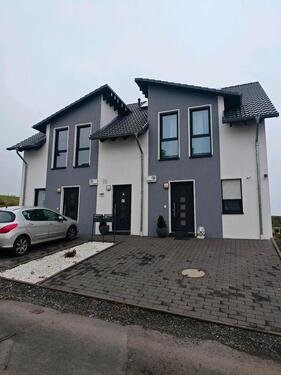 Foto - Haus zum Verkauf, linke Seite - 420.000,00&nbsp;EUR Kaufpreis, ca.&nbsp; 225,00&nbsp;m&sup2;