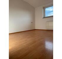 2-Zimmer-DG-Wohnung mit Balkon und tollem Ausblick - Trossingen