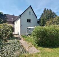 Haus mit großem Grundstück - 180.000,00&nbsp;EUR Kaufpreis, ca.&nbsp; 97,00&nbsp;m&sup2; in Döbeln (PLZ: 04720)