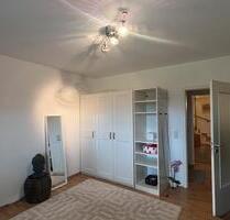 Schönes möbliertes Zimmer in separater Einliegerwohnung - Eppstein