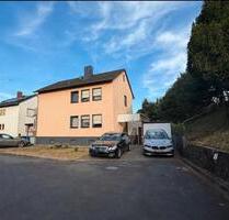Großzügiges Eins- Zweifamilienhaus in Neuwied-Block