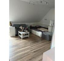 Moderne freundliche 4 Zimmer-Wohnung mit Balkon in LeiferdeGF