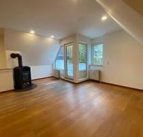 Frisch renovierte Maisonette-Whg mit Kaminofen und 2 Balkonen - Flensburg Frisch renovierte Maisonette-Whg mit Kaminofen und 2 Balkonen - Flensburg