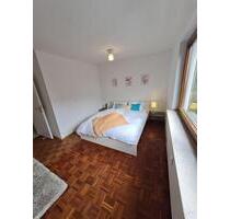 Renovierte und möblierte 2-Zimmer-Wohnung mit großen Balkon auf Zeit - Bergisch Gladbach Gronau