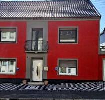 Verkaufe 1-2 Familie Haus mit Parkplatz und Garage in Püttlingen