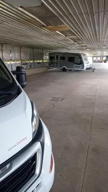Foto - Stellplätze in der Halle für Camper, Wohnmobile und Boote