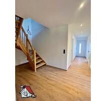 Platz zum Leben: Doppelhaushälfte mit Terrasse, Garten & ausgebautem Obergeschoss! - Friesoythe