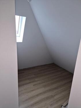 Foto - Sanierte Dachgeschosswohnung - 500,00&nbsp;EUR Kaltmiete, ca.&nbsp; 50,00&nbsp;m&sup2;