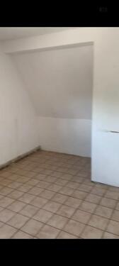 Foto - 4 Zimmer Küche Bad mit WBS - 450,00&nbsp;EUR Kaltmiete, ca.&nbsp; 102,00&nbsp;m&sup2;