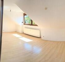 BFH von privat: Helle 3-Zi.-DG-Wohnung + West-Balkon & TG-Stellp. - Bad Friedrichshall