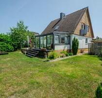 Einfamilienhaus mit Wintergarten, großem Grundstück in Helstorf - Neustadt am Rübenberge