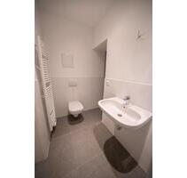 Kernsanierte 2-Zimmer-Wohnung mit Balkon im Herzen von Naumburg - Naumburg (Saale)