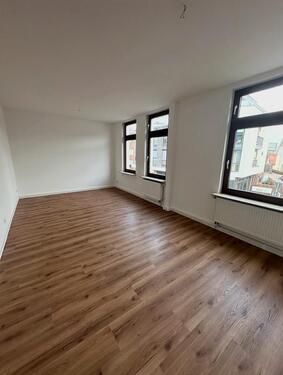 Foto - Frisch sanierte 4-Zimmer-Wohnung (100 m²) mit zwei Balkonen