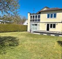 Zweifamilienhaus mit Wintergarten und herrlichen Garten - Weiherhammer