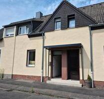 Kölsches Rheihenmittelhaus in direkter Rheinnähe - Köln Porz