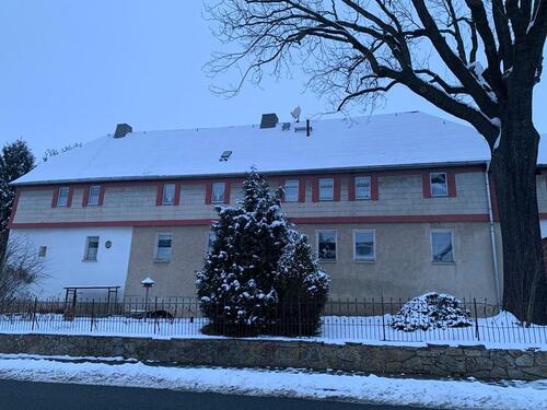 Foto - Ländliches Wohngebäude mit zwei Wohnungen und Wirtschaftsfläche
