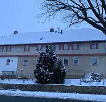 Ländliches Wohngebäude mit zwei Wohnungen und Wirtschaftsfläche - Zeulenroda-Triebes