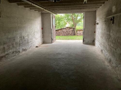 Foto - Abstellplatz für Motorrad, kleiner Traktor, Anhänger