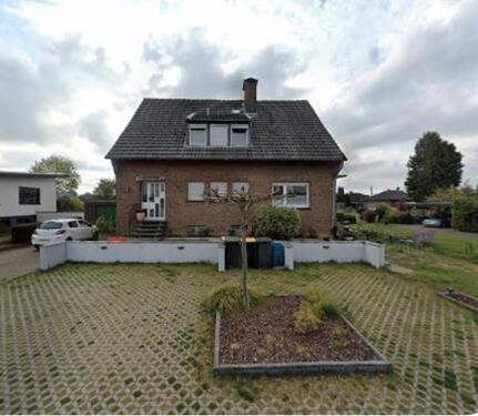 Foto - Ein-Zweifamilienhaus mit großem Grundstück
