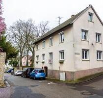 Einfamilienhaus mit Balkon und Hofbenutzung - Mommenheim