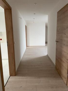 Foto - Erstbezug Wohnung im 1.OG 4 Zimmer, Stellplatz und Garten