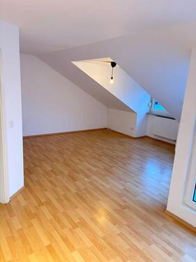 Foto - Helle 2-Zimmer-Dachgeschosswohnung mit Balkon & Einbauküche in Ingolstadt-Süd