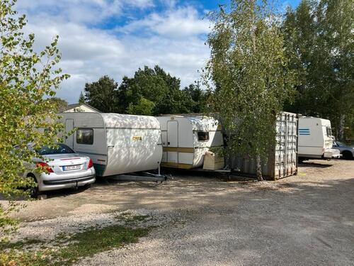 Foto - Stellplatz große Fläche z.B. Parkplatz PKW, Wohnmobil, Wohnwagen