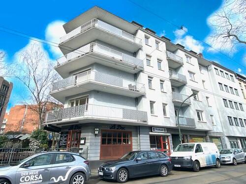 Foto - Großzügige 3-Zimmer-Wohnung mit Aufzug,Tageslichtbad und Balkon