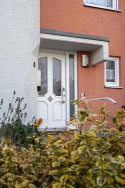 Foto - Gepflegtes Reihenhaus mit Garten, Dachstudio, Garage, Haunstetten