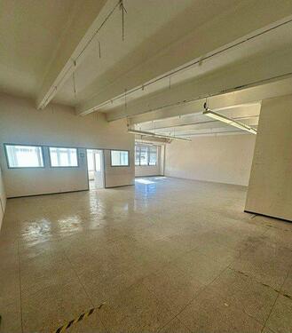 Foto - unsere letzte Service- und Werkstattfläche mit kleinem Büro