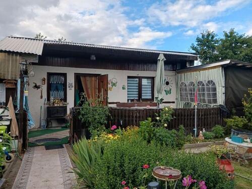 Foto - Schrebergarten mit Laube, Strom und Toilette abzugeben