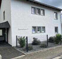 schöne helle Wohnung: 2 gr. Zi Küche Bad Balkon Abstellr. - Weilburg