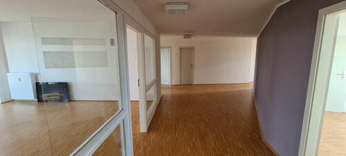 Foto - Büro_Praxis_Etage_mit Lift - 1.950,00 EUR Kaltmiete,