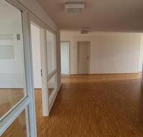 Büro_Praxis_Etage_mit Lift - 1.950,00 EUR Kaltmiete, in Leipzig (PLZ: 04317) Südost