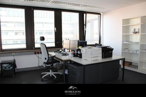 Foto - Lichtdurchflutetes Büro in der City Nord