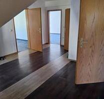 Großzügige 4-Raum-Wohnung mit PKW-Stellplatz, Gartenzugang - Waldheim