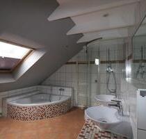 *2 Zimmer mit Balkon im Dachgeschoss* in Duisburg-Homberg, Moerser Str.