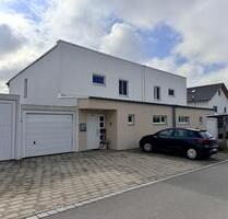 Moderne Doppelhaushälfte mit Garten, Garage und Top-Energieeffizienz (A+) in ruhiger Lage! - Eggenfelden