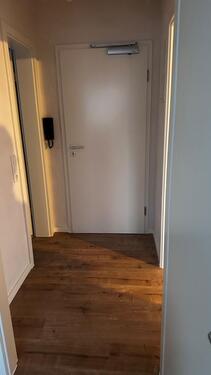 Foto - Dachgeschoss, 1-Zimmer, Küche, Bad und Balkon-Wohnung
