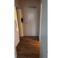 Dachgeschoss, 1-Zimmer, Küche, Bad und Balkon-Wohnung - Dreieich