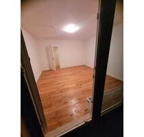 Schöne 2-Zimmer-Wohnung mit Balkon, Einbauküche und TG Stellplatz - Saarbrücken Eschberg