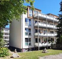 2 Zimmer | ca. 62 qm Wfl. | 2 Balkone | Fußbodenheizung | Dusche und Wanne | Stellplatz mgl. - Benz