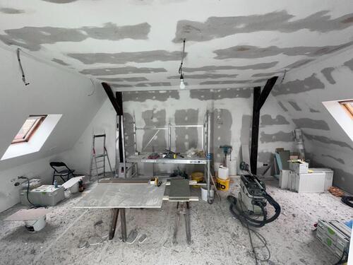 Foto - Kernsanierte Dachgeschosswohnung mit Sichtbalken