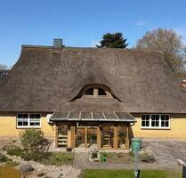 Wohnung im Reetdachhaus - 1.250,00&nbsp;EUR Kaltmiete, ca.&nbsp; 147,00&nbsp;m&sup2; in Wrohm (PLZ: 25799)