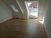 Foto - Geräumige 2-Raum-Dachgeschoss-Wohnung zu vermieten!