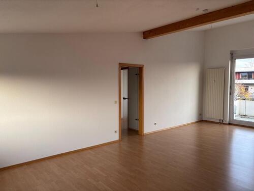 Foto - Lichtdurchflutete 4-Zimmer-Dachgeschosswohnung mit Balkon & Stell