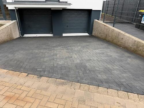 Foto - Garage mit elektrischem Tor und Steckdose