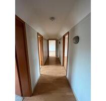 Großzügig geschnittene DG Wohnung mit zentraler Lage - Oberhausen