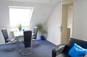 Foto - Helle Dachgeschoss Whg möbliert ab 01.12. für Einzelperson