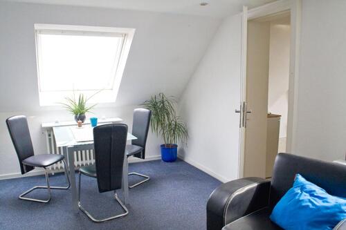 Foto - Helle Dachgeschoss Whg möbliert ab 01.12. für Einzelperson